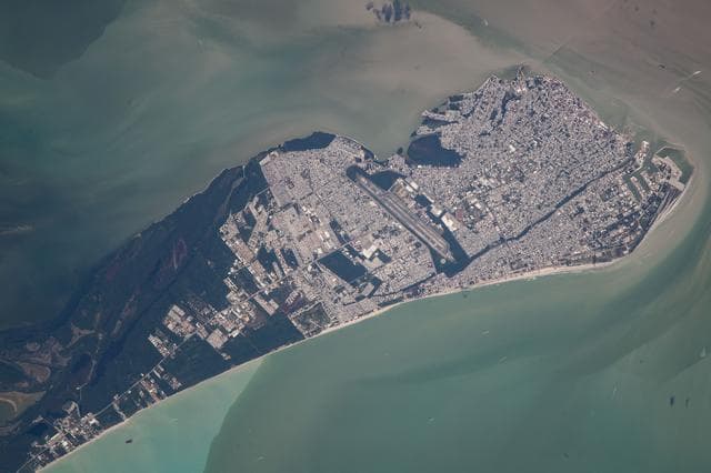 NASA image: iss070e080020