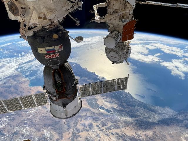 NASA image: iss070e103141
