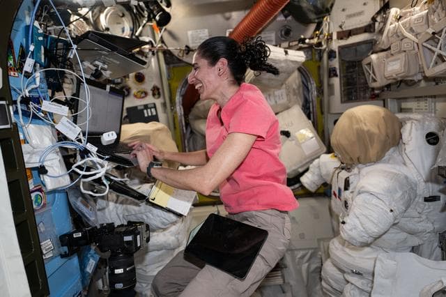 NASA image: iss070e108742