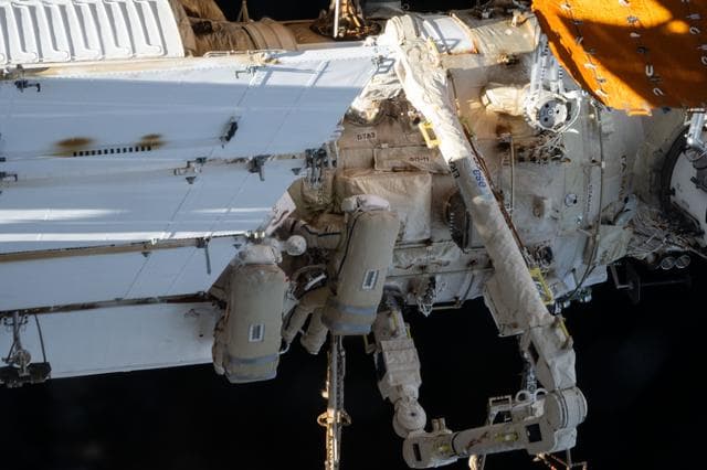NASA image: iss071e045420