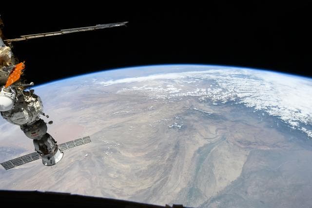 NASA image: iss071e207474
