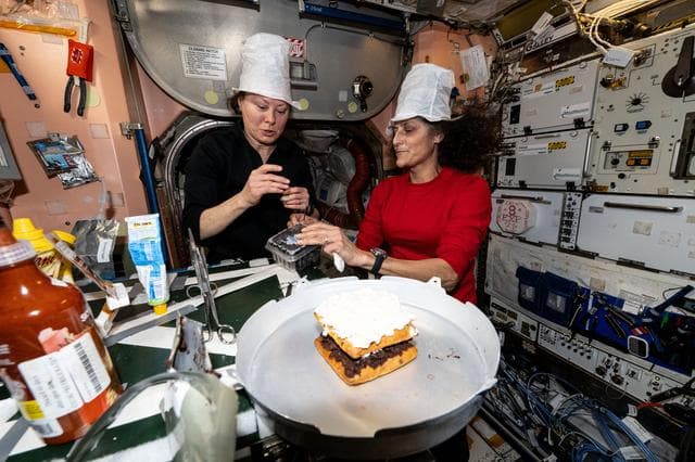 NASA image: iss071e463611