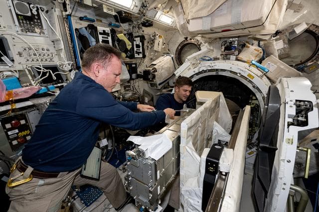 NASA image: iss071e523320