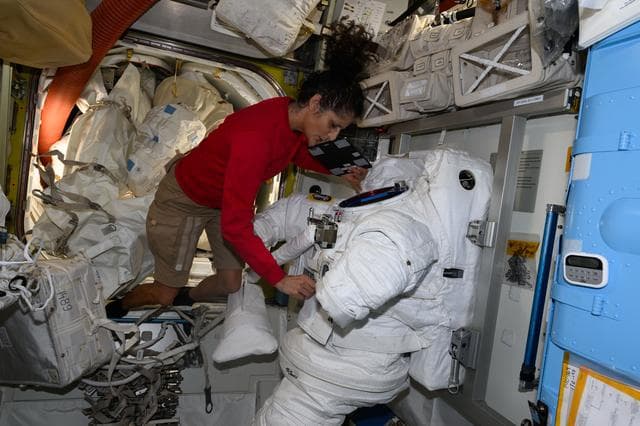 NASA image: iss071e547756
