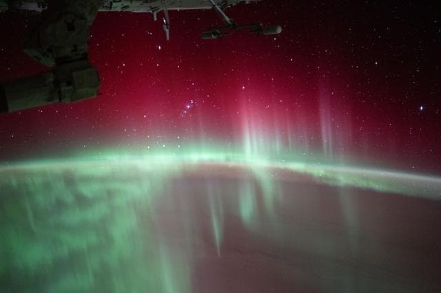 NASA image: Stars glitter above aurora in Earth's atmosphere