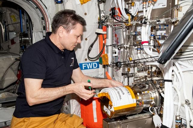 NASA image: iss071e580240