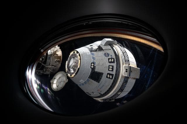 NASA image: iss071e614117
