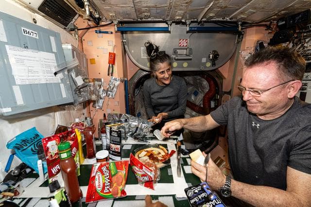 NASA image: iss071e666858