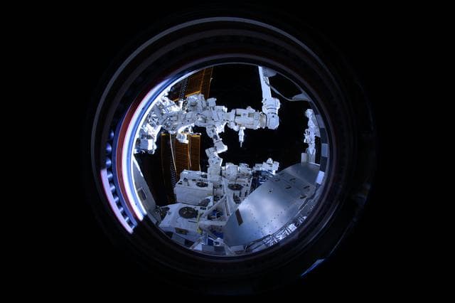 NASA image: iss072e189571
