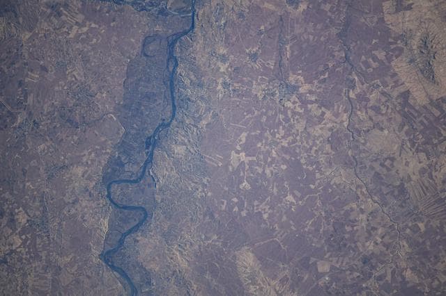 NASA image: The Tigris River flows through northern Iraq