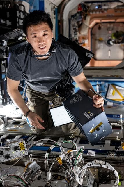 NASA image: NASA astronaut Jonny Kim swaps physical science and crystalization research hardware