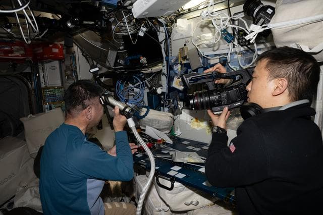 NASA image: Astronaut Kimiya Yui trims his own hair aboard the International Space Station