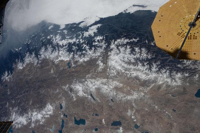 NASA image: The Himalayas separate India from Tibet, China