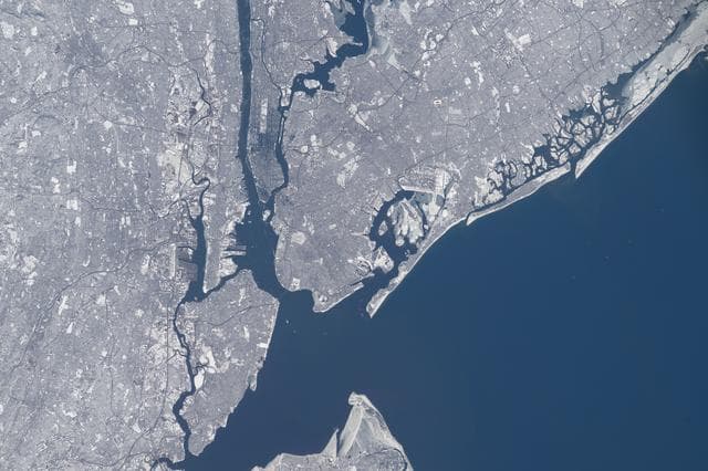 NASA image: The wintry New York–Newark–Jersey City metropolitan area