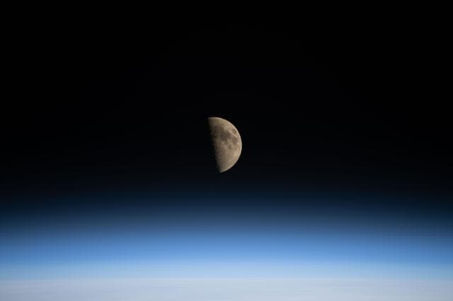 iss074e0325229