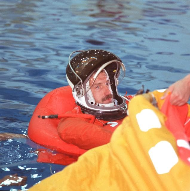 NASA image: STS-106 crew water survival training