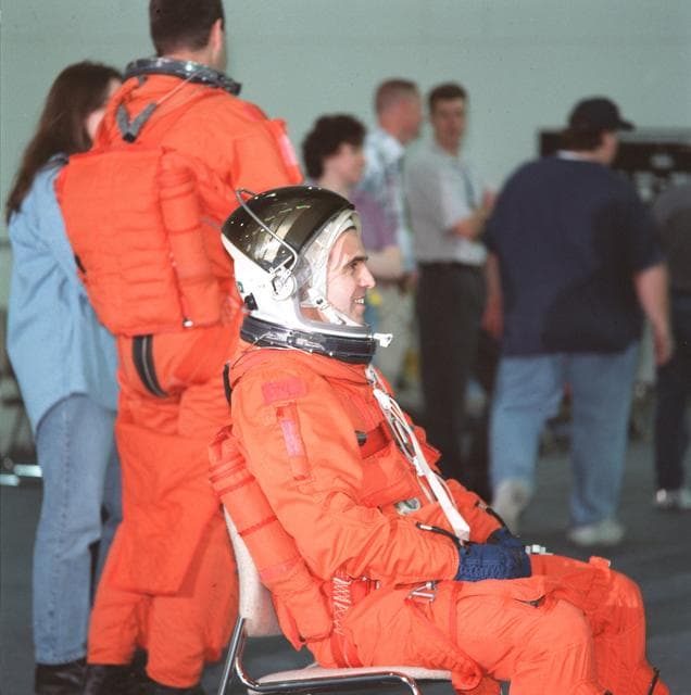 NASA image: STS-106 crew water survival training