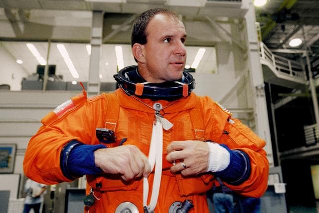 NASA image: STS-97 crew trains in CCT II, building 9