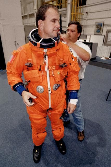 NASA image: STS-97 crew trains in CCT II, building 9