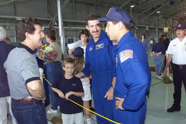NASA image: STS-106 crew return to Ellington Field