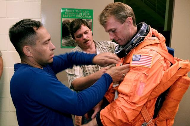 NASA image: STS-97 preflight training in Bldg 9 CCTII
