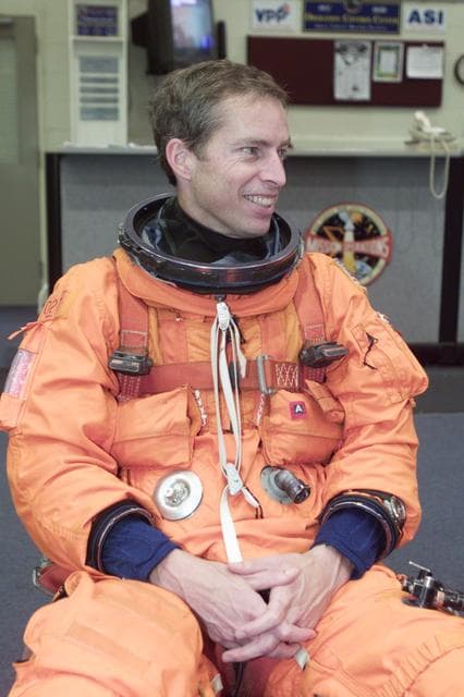 NASA image: STS-102 and Expedition Four bailout training in Building 9NW