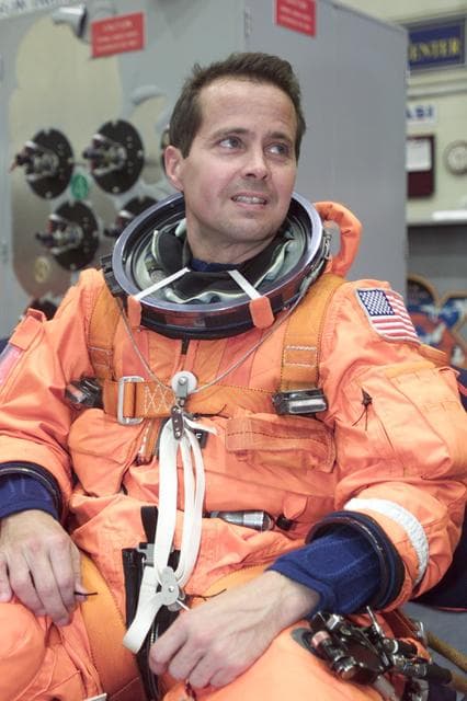 NASA image: STS-102 and Expedition Four bailout training in Building 9NW