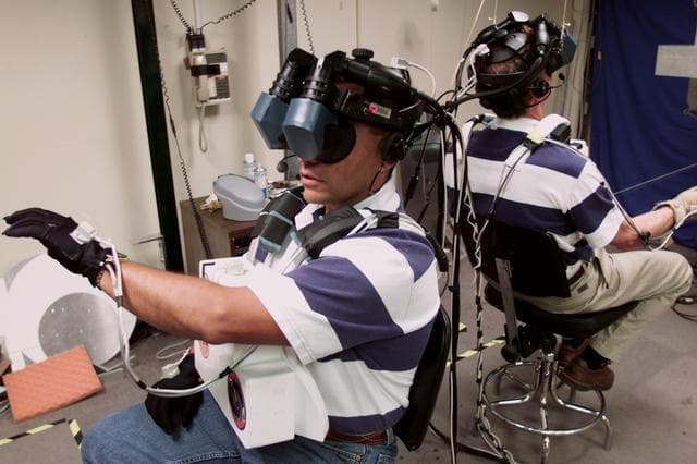 NASA image: STS-97 training in VR lab in Bldg 9C
