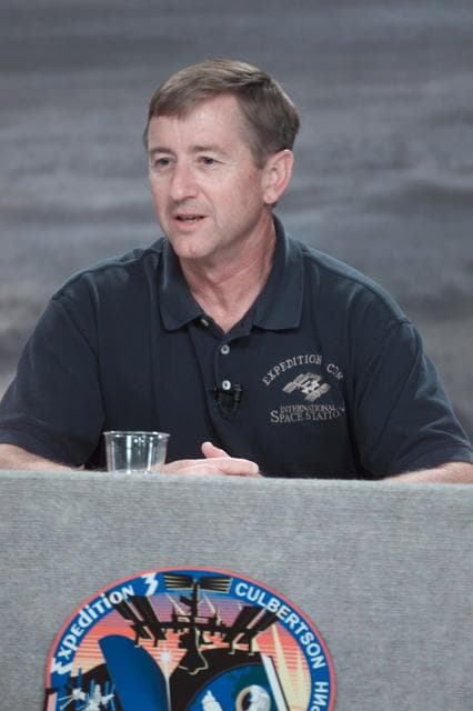 NASA image: STS-106 and Expedition 3 Briefing
