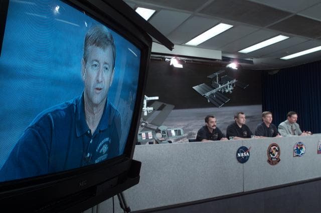 NASA image: STS-106 and Expedition 3 Briefing