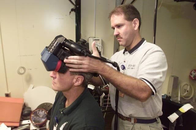 NASA image: STS-109 Crew Training  in VR Lab, Building 9