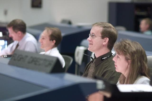 NASA image: STS-105 coverage of Mission Control Center employees in the WFCR & BFCR