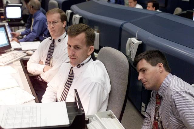 NASA image: Coverage in MCC of STS-105 Landing