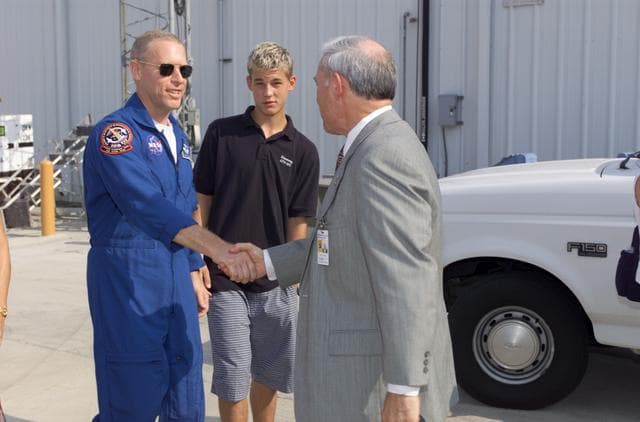 NASA image: STS-105 Expedition 2 Return