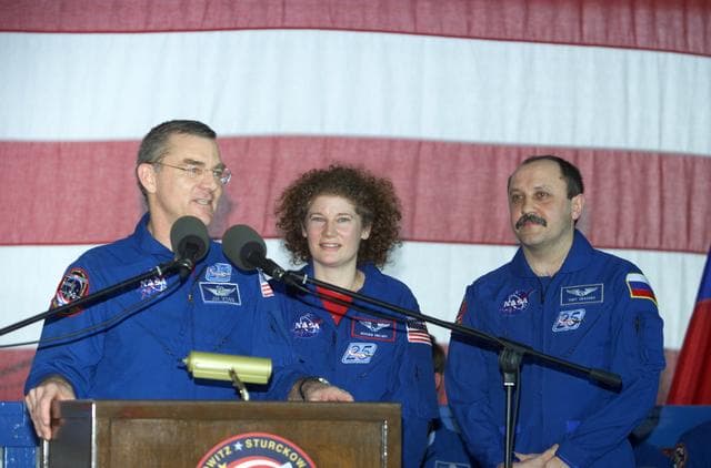 NASA image: STS-105 Expedition 2 Return