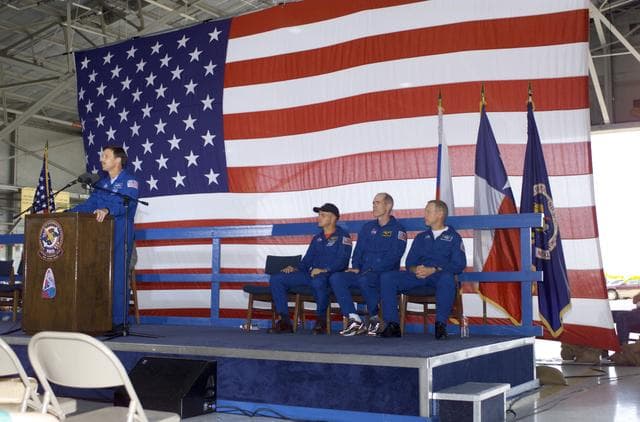 NASA image: STS-105 Expedition 2 Return