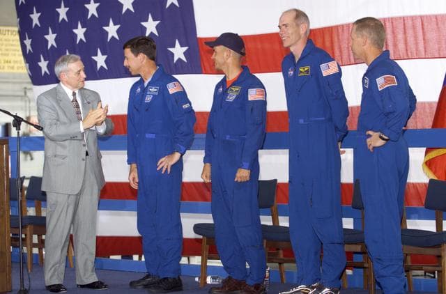 NASA image: STS-105 Expedition 2 Return