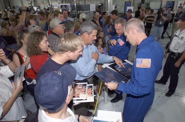 NASA image: STS-105 Expedition 2 Return