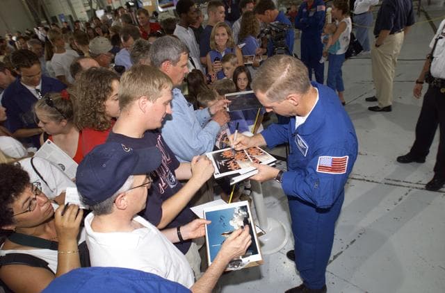 NASA image: STS-105 Expedition 2 Return