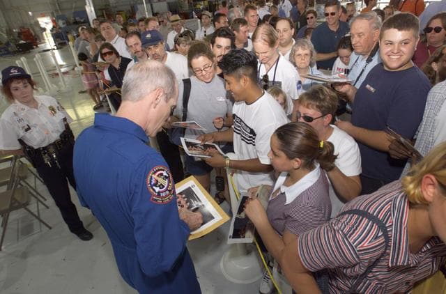 NASA image: STS-105 Expedition 2 Return