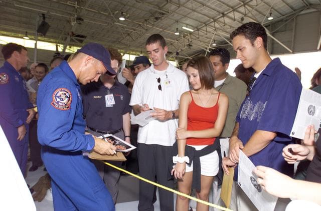 NASA image: STS-105 Expedition 2 Return
