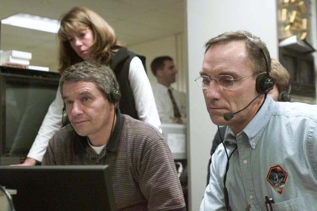 NASA image: STS-111 Training in VR lab with Expedition IV and V Crewmembers