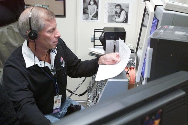 NASA image: STS-111 Training in VR lab with Expedition IV and V Crewmembers
