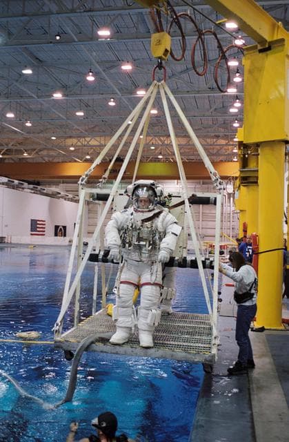 NASA image: Expedition 8 Preflight Training in the Neutral Buoyancy Lab at Sonny Carter Training Facility