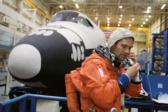 NASA image: Preflight coverage of STS-113 & Expedition Six during PRL ingress training