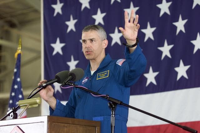 NASA image: STS-110 Crew Return at Ellington Field, Building 990