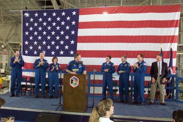 NASA image: STS-110 Crew Return at Ellington Field, Building 990