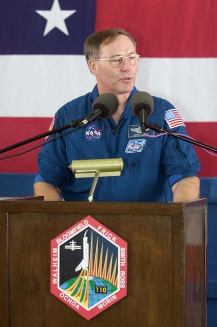 NASA image: STS-110 Crew Return at Ellington Field, Building 990