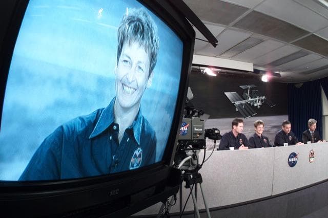 NASA image: Photographic coverage of the Expedition Five pre-flight press conference at JSC