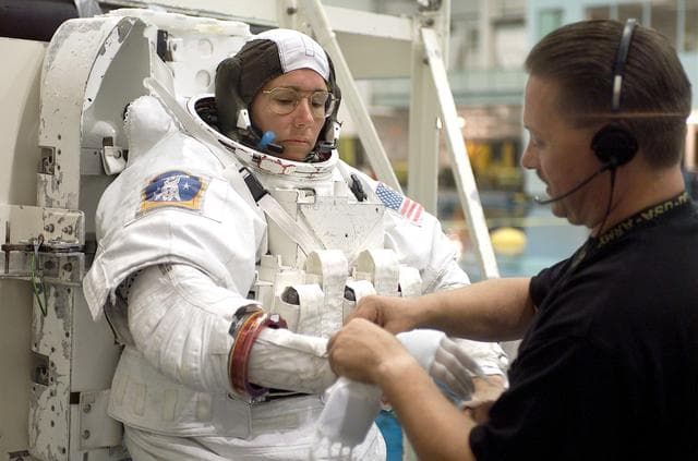 NASA image: STS-112 Preflight EVA Training at the NBL with astronaut Sandra Magnus